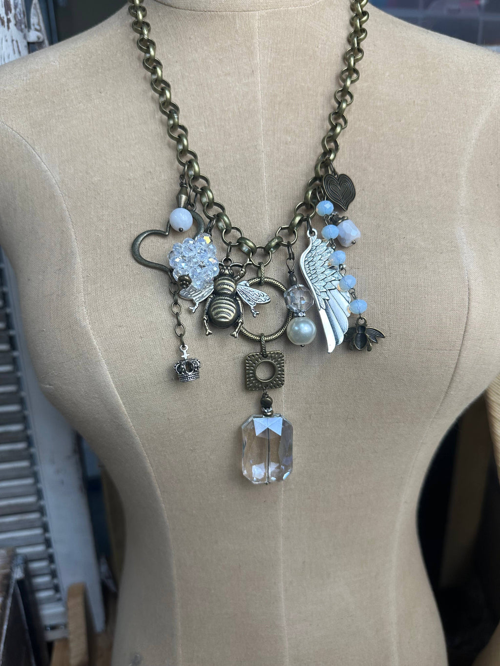 Gypsy Junk Original - Queen Bee Neck
