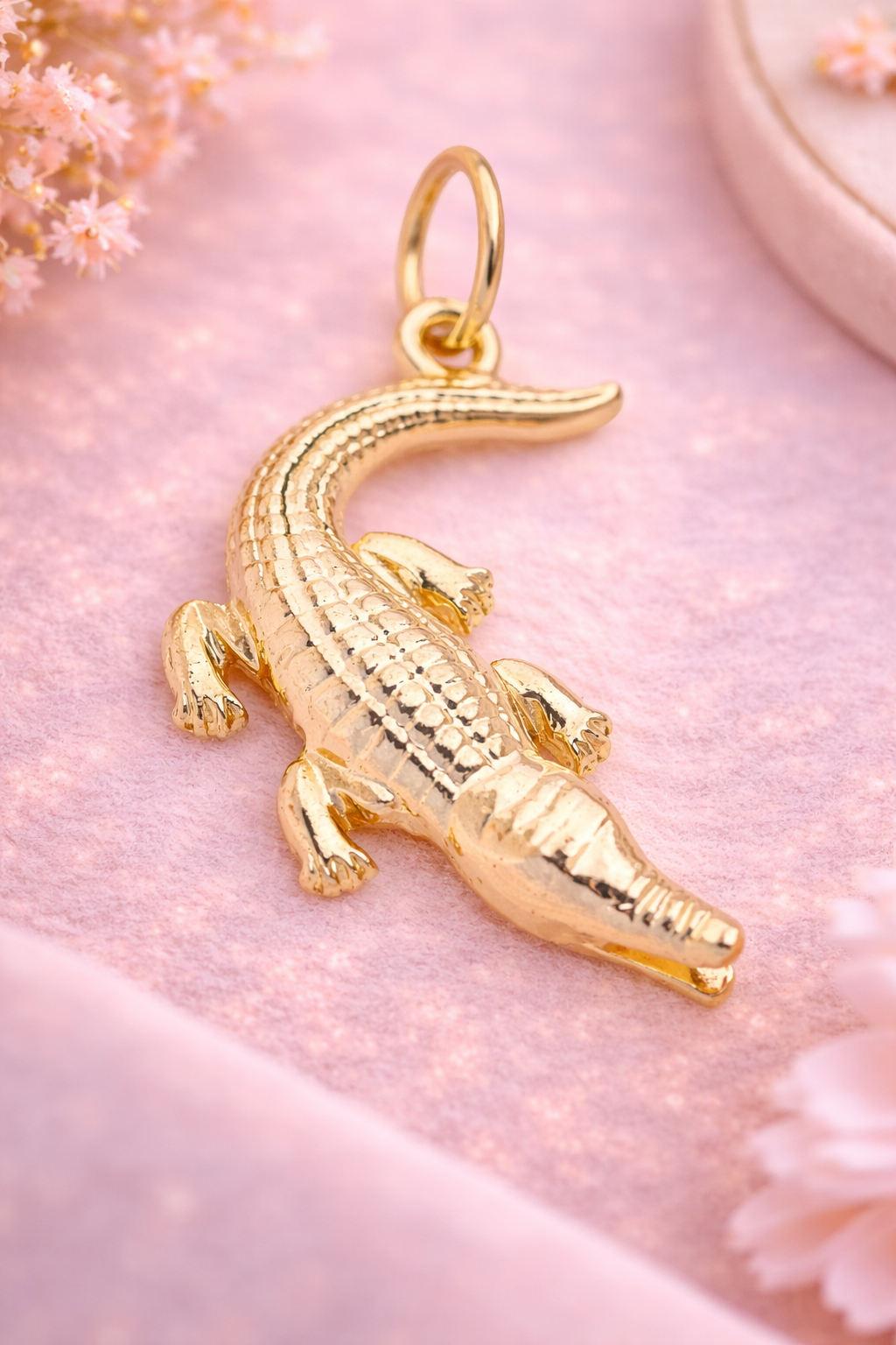 Bayou Gator Glow Charm 🍑✨